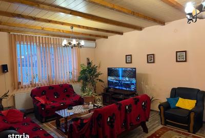 Casă cu 6 camere cu Teren 5000 Mp în Central - 2