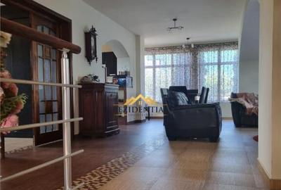 Casă cu 6 camere cu Teren 700 Mp în Central - 1