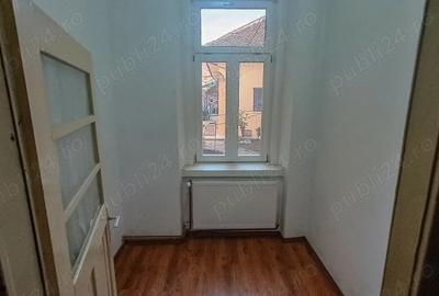 Locuin?a ultracentrala compusa din doua apartamente cu intrari separate - 3