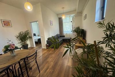 Apartament cu 2 camere decomandat, mobilat în Ultracentral