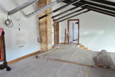 Casă cu 5 camere cu Teren 1000 Mp în Central