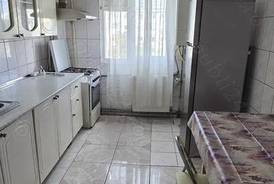 Inchiriez apartament 3 camere , zona Malu Rosu - 4