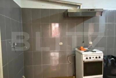 Casă cu 4 camere cu Canalizare în Central - 1