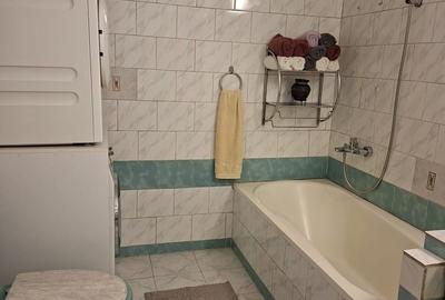 Apartament cu 3 camere decomandat în Petros - 2