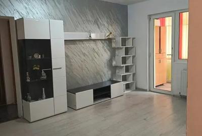 Apartament cu 3 camere semidecomandat în Nord