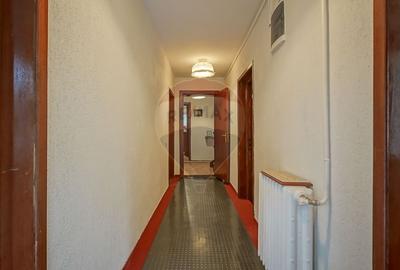 Vila cu potential turistic in Predeal privelisti si liniste montana - 24