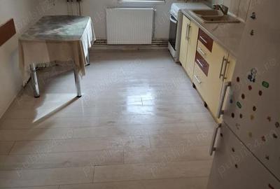 Apartament cu 3 camere decomandat în Dâmbovița - 2