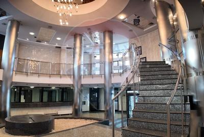 Spatiu comercial de inchiriat 455 mp, str Piata Revolutiei - 3