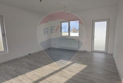 Casă cu 3 camere cu Teren 273 Mp în Crevedia