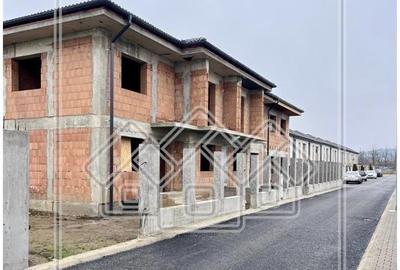 Casă cu 4 camere cu Teren 300 Mp în Șelimbăr