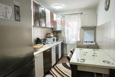 Apartament cu 3 camere decomandat în Vitrometan - 9