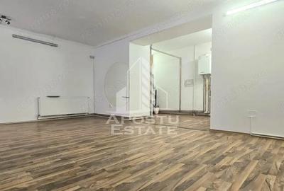 Spatiul comercial central - 9