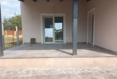 Casă cu 4 camere în Sânmihaiu Român