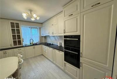 Apartament cu 4 camere decomandat în Central