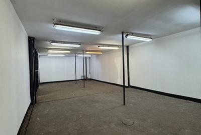 Spațiu comercial, de 810 mp, în Central - 3