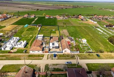 Casă cu Teren 1987 Mp în Turnu - 2