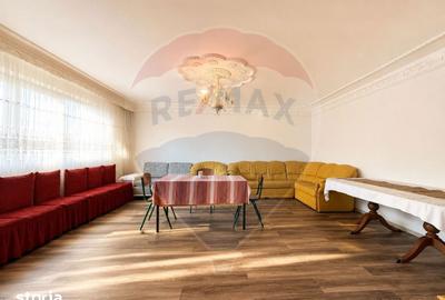 Casă cu 9 camere cu Teren 472 Mp în CFR - 8
