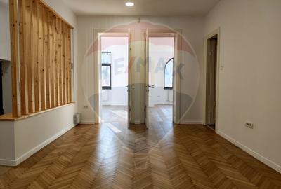 Casă cu 6 camere cu Teren 180 Mp în Dorobanți - 9