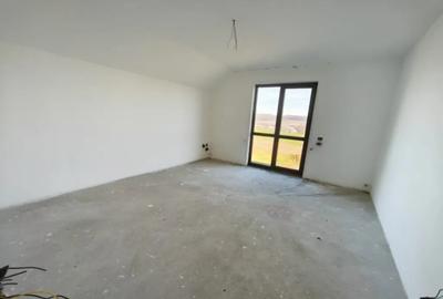 Casă cu 5 camere cu Teren 1792 Mp în Mitocu Dragomirnei - 1