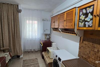 Apartament cu 2 camere zona scolii 11 - 7