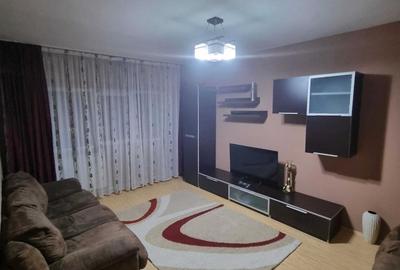 Apartament cu 2 camere decomandat, mobilat în Casa de Cultură