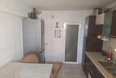 Apartament cu 3 camere decomandat în Viziru 3 - 4