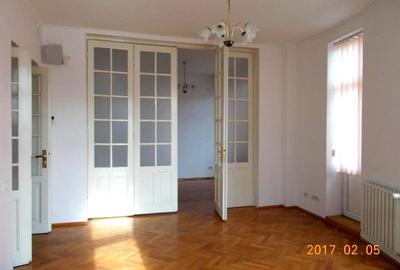 Apartament cu 4 camere semidecomandat în Cotroceni - 1