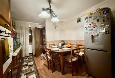 Apartament cu 3 camere semidecomandat în Craiovița Nouă - 9