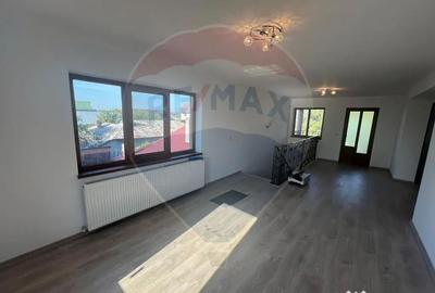 Casă cu 5 camere cu Teren 849 Mp în Golești - 8