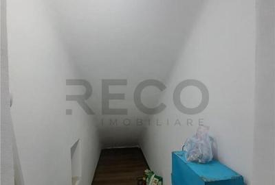 Apartament cu 3 camere , decomandat , cu 2160 mp teren intra - 4