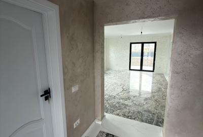 Casă individuală cu 5 camere cu Canalizare în Central - 2