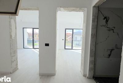 Casă cu 4 camere cu Teren 500 Mp în Cristian - 9