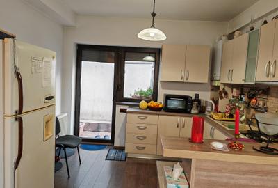 Casă cu 4 camere cu Canalizare în Băneasa