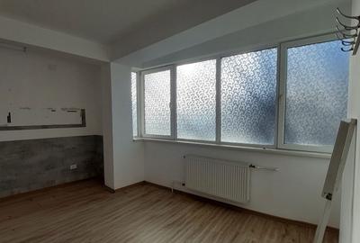 Spațiu comercial, de 75 mp, în Central - 4