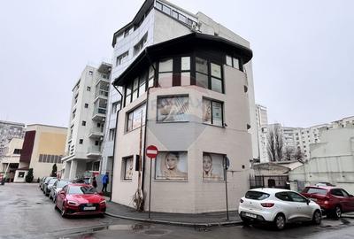 Casă cu 6 camere cu Teren 50 Mp în P-ța Victoriei