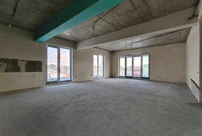 Penthouse cu 4 camere decomandat în Crângași - 1