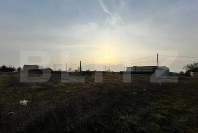 Teren de 1999 mp, în Central - 7