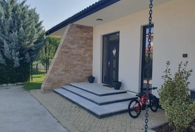 Casa de calitate in mijlocul comunitatii cu utilitatile incluse in pret - 12