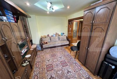 Apartament cu 3 camere decomandat, mobilat în Cetate