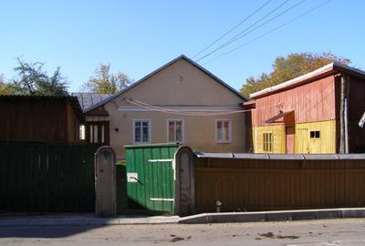 Casa 120 mp, multiple dependinte, teren 2800 mp Campulung Moldovenesc - 1