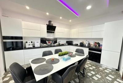 Casă cu 5 camere cu Canalizare în Central - 17