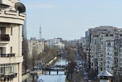 Piata Unirii, 3 camere, 83 mp central, investitie