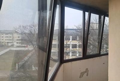 Scoala 10 , Vand apartament 4 camere - 5