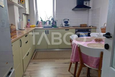 Apartament renovat 66 mp 3 camere 2 bai balcon pivnita Cisnadie - 2