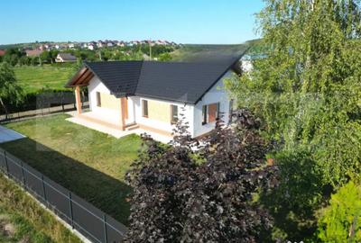 Casă cu 3 camere cu Teren 490 Mp în Central - 1