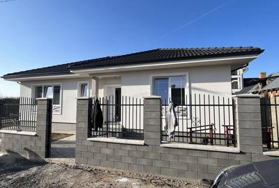 Casă cu 4 camere cu Teren 400 Mp în Central