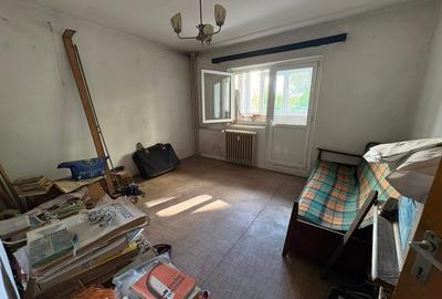 Apartament cu 3 camere decomandat în Tei - 4