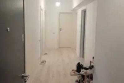 Apartament cu 3 camere decomandat în Tractorul - 4