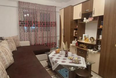 Garsonieră decomandată în Poarta 6