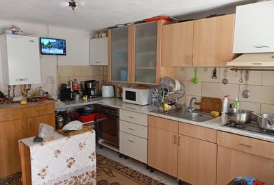 Casa de vanzare in Sacel - 2 corpuri locuibile, 3 bai, gradina, teren generos - 8